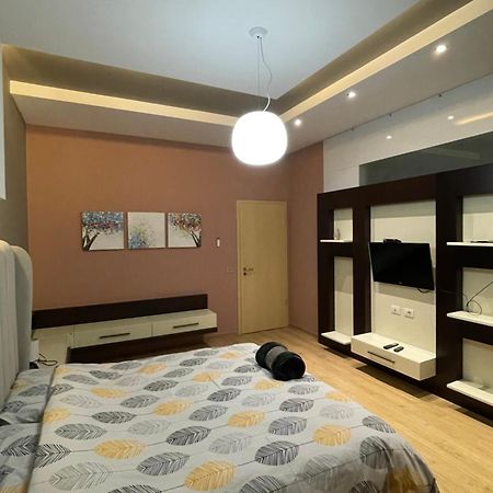 Lux Apartment Tirana Buitenkant foto