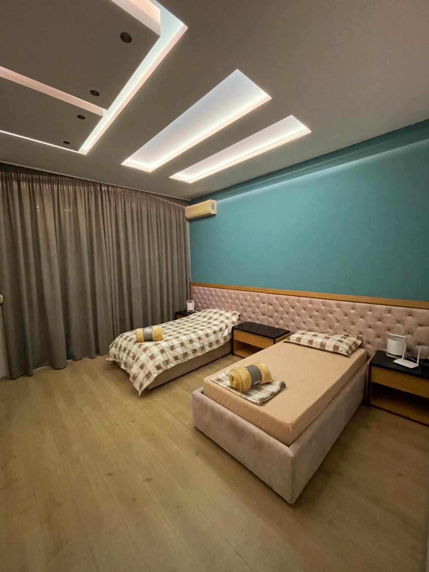 Lux Apartment Tirana Buitenkant foto