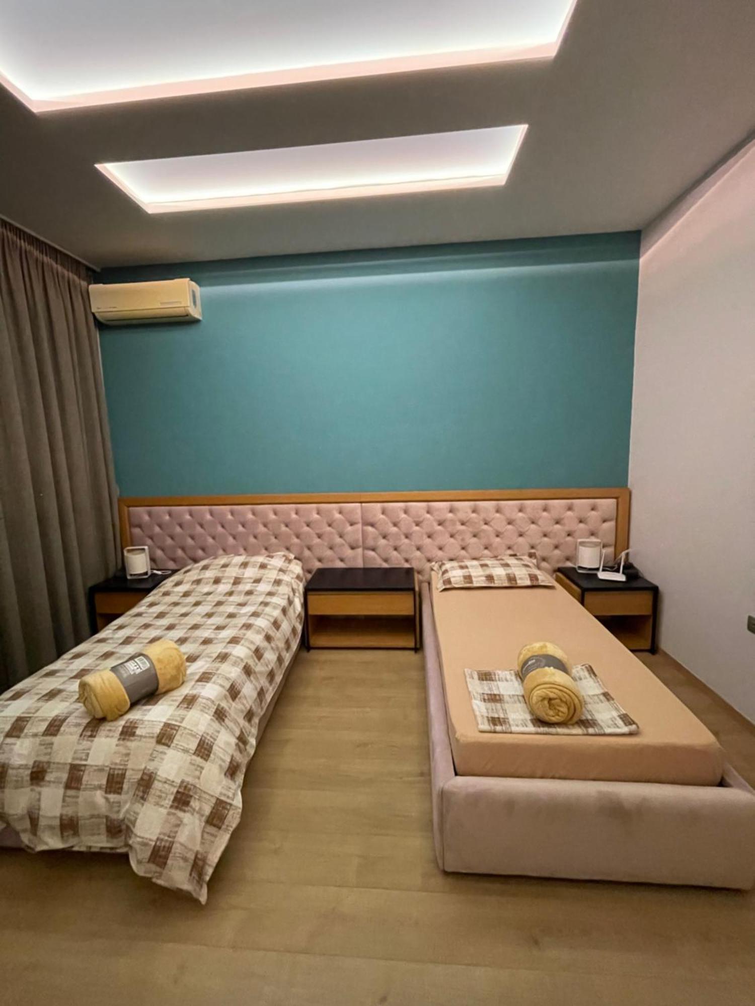 Lux Apartment Tirana Buitenkant foto