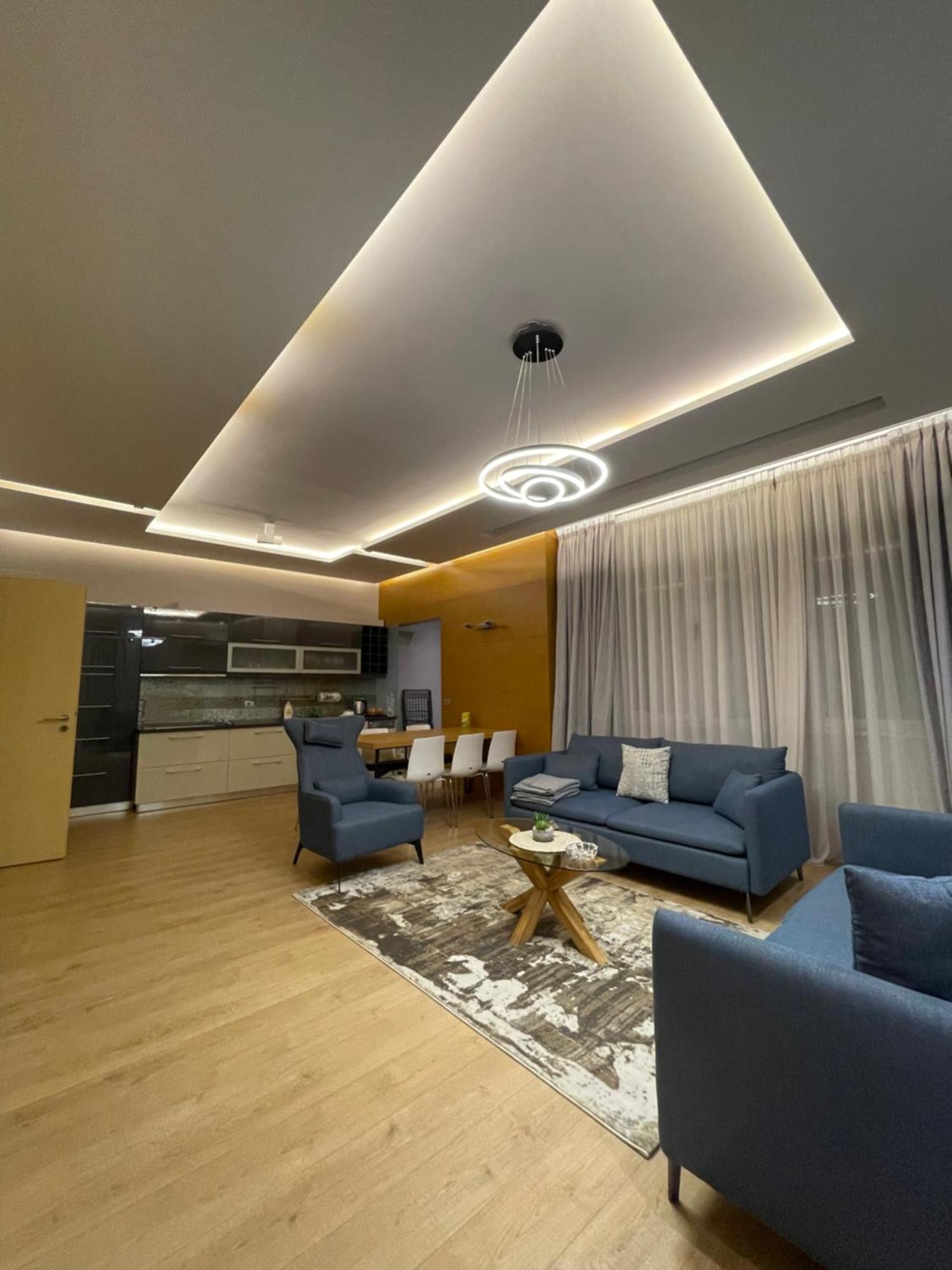 Lux Apartment Tirana Buitenkant foto