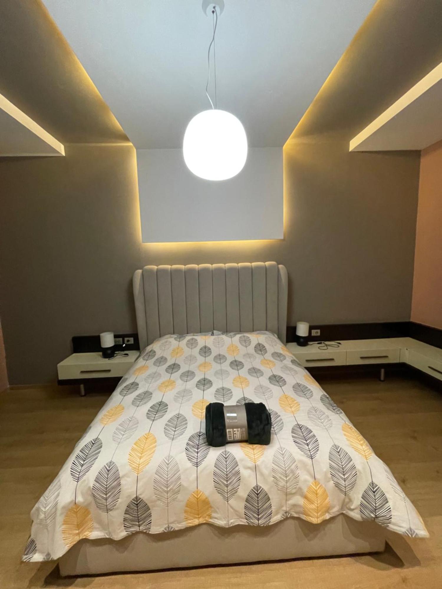 Lux Apartment Tirana Buitenkant foto