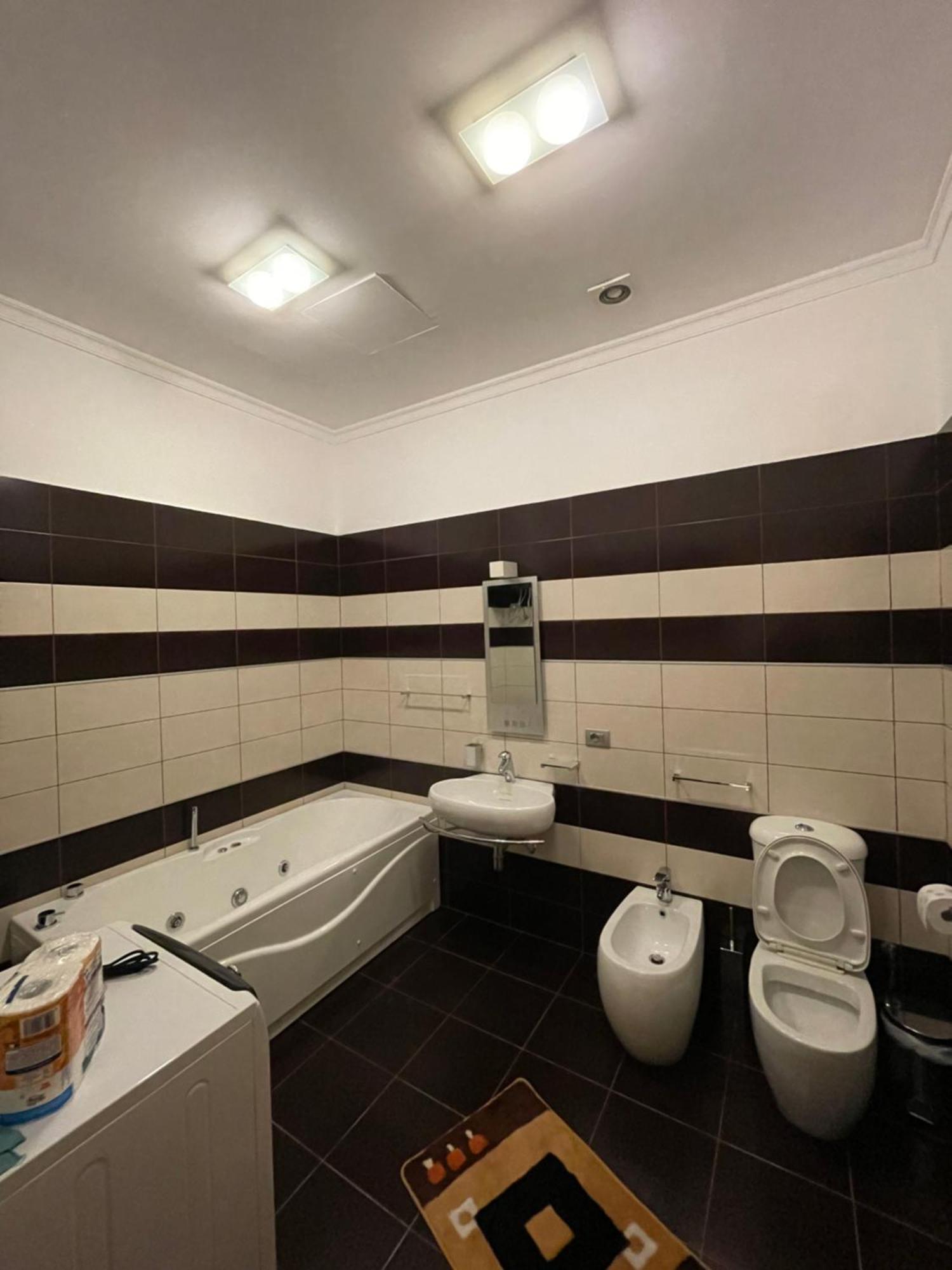 Lux Apartment Tirana Buitenkant foto