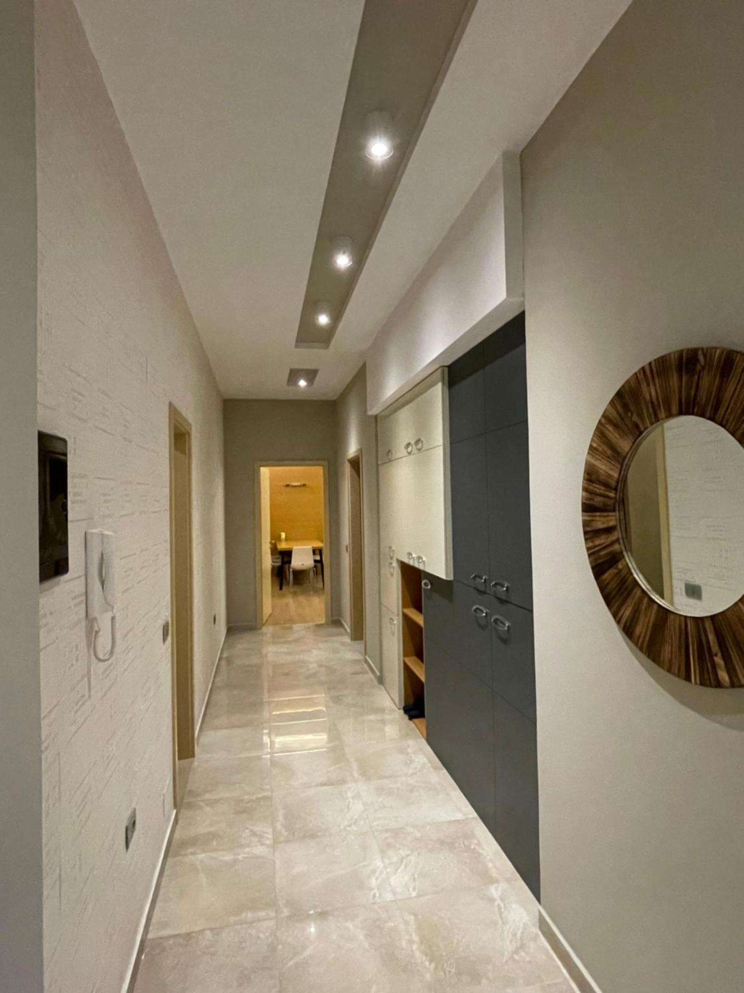 Lux Apartment Tirana Buitenkant foto